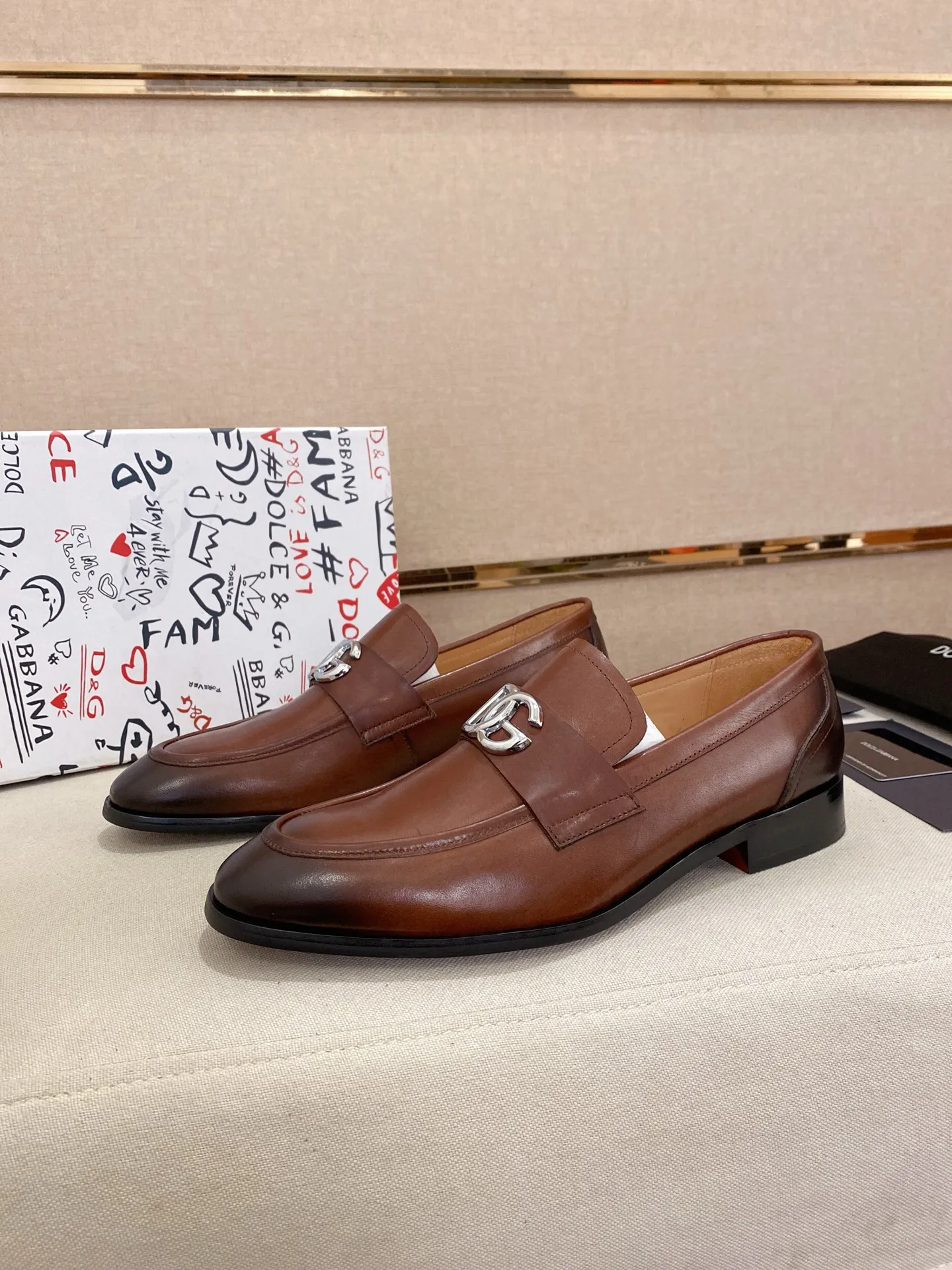 Men's clothing and shoes💰 520💰🌲DG top-notch🔍🔍men's new leather shoes🚹sold at the same time⚠The uppers are imported cowhide from Italy, the entire imported cowhide lining, and imported accessories💪💪, completely 1⃣️ vs. 1⃣️🇮🇹 💪💪, ⚠Sole: The original sole is specially provided by the original factory, the exclusive movable molded sole is super comfortable, ⚠Original factory follow-up goods, 🔍🔍high quality, can be entered and exited at will, welcome to compare ⚠Size number: 38-44. Can be customized 45 non-returnable